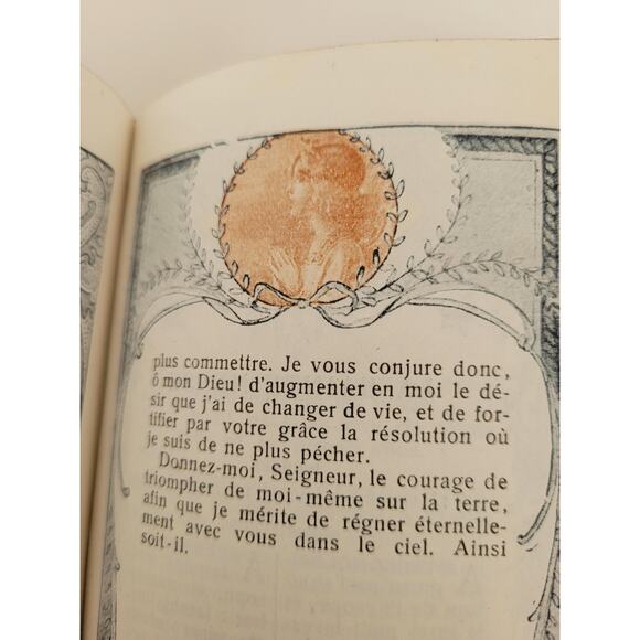 French Art Nouveau Prayer Book 1917 with Beautiful Graphics for Displaying - Picture 7 of 9